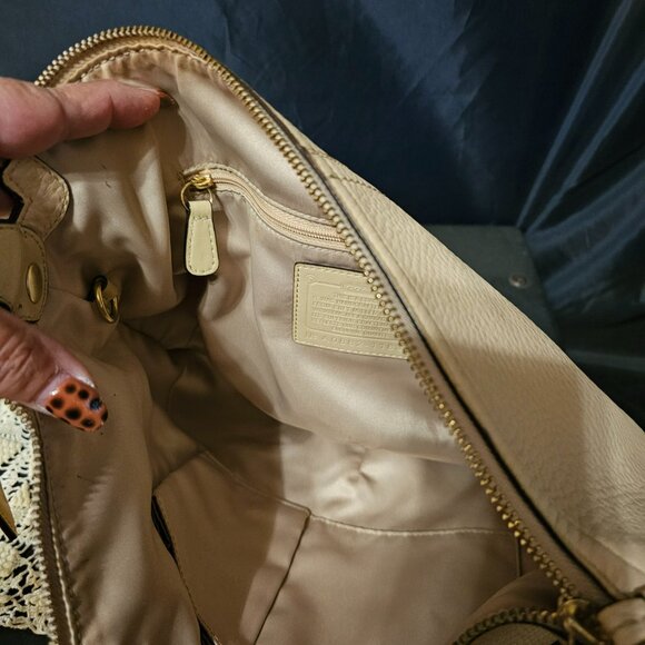 Coach creamy light tan pebble leather handbag - Picture 6 of 7